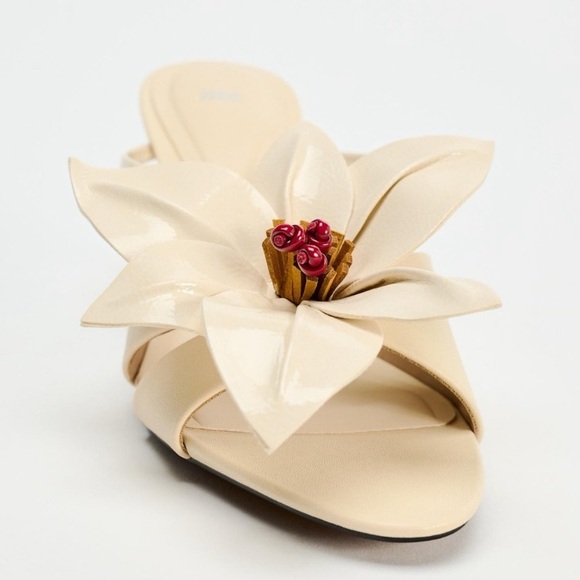 ZARA Large Cream Flower Open Toe Sandals - Picture 10 of 16